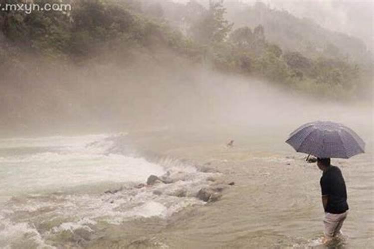 梦见大水从天上冲下来