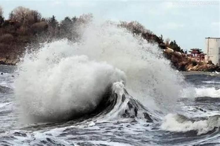 梦到大海波涛汹涌是什么意思