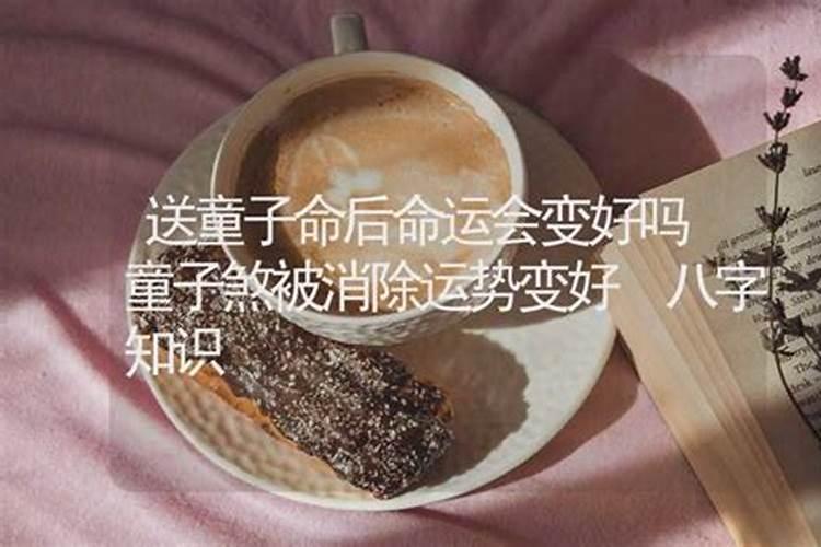 梦到一个小牛在吃草,我后面跟着一个小孩