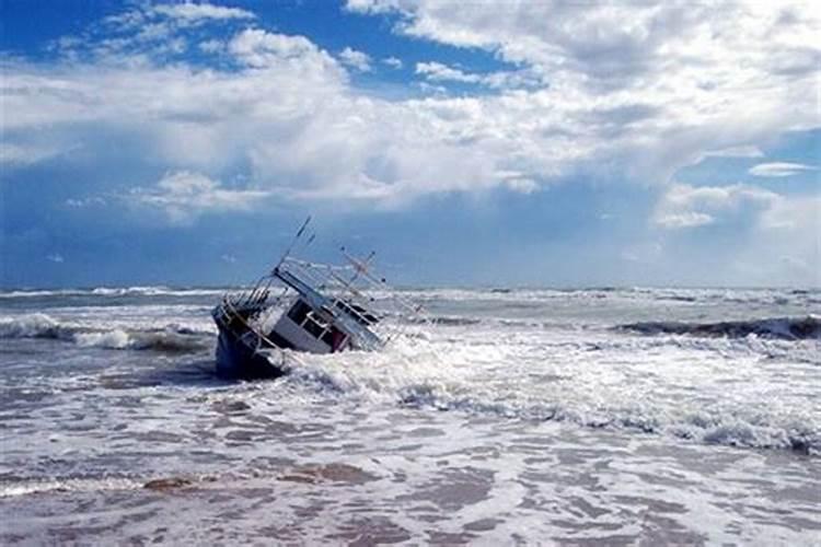 梦见大海波涛汹涌逃生