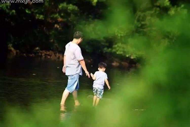 女人梦见自己孩子丢了很着急又找到了