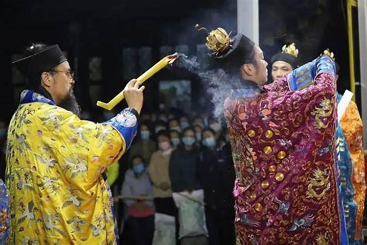 寒衣节北京投放燃烧祭品炉