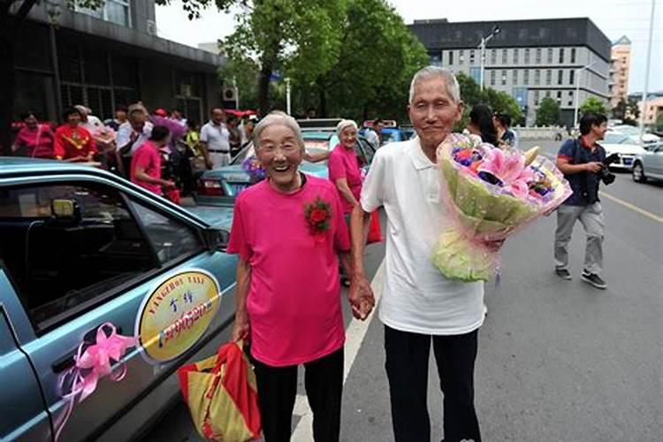 梦见别人孩子掉地上是什么意思啊