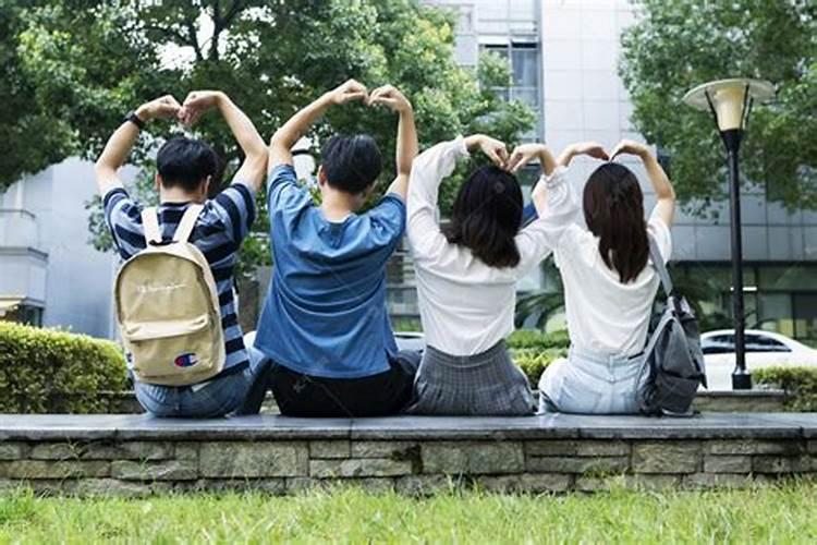 梦见初中男性同学喜欢自己女儿