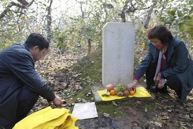 梦见给外公上坟上错了