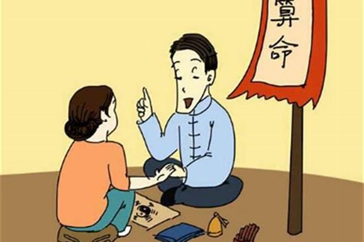 女人梦见老家的房子上面很多蛇好吗周公解梦