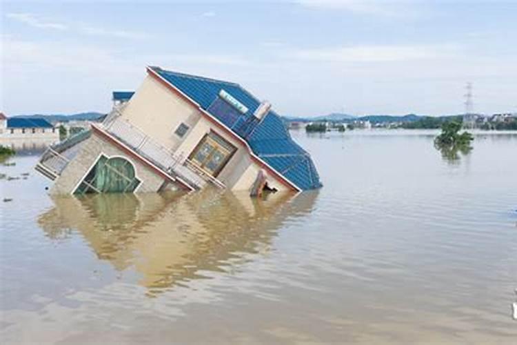 梦见洪水泛滥房倒屋塌