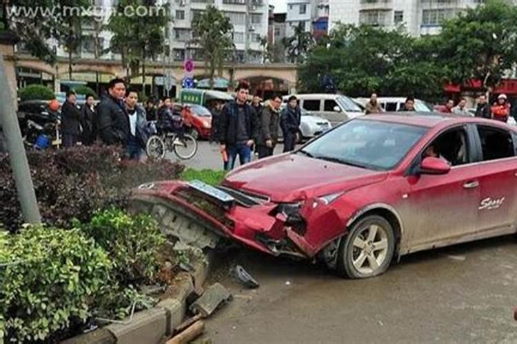 梦到目睹别人车祸是什么预兆