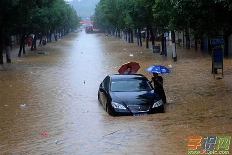 梦见水淹路