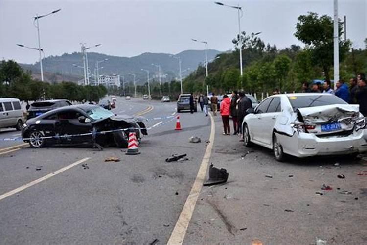 梦见老公出车祸流血是什么预兆解梦女