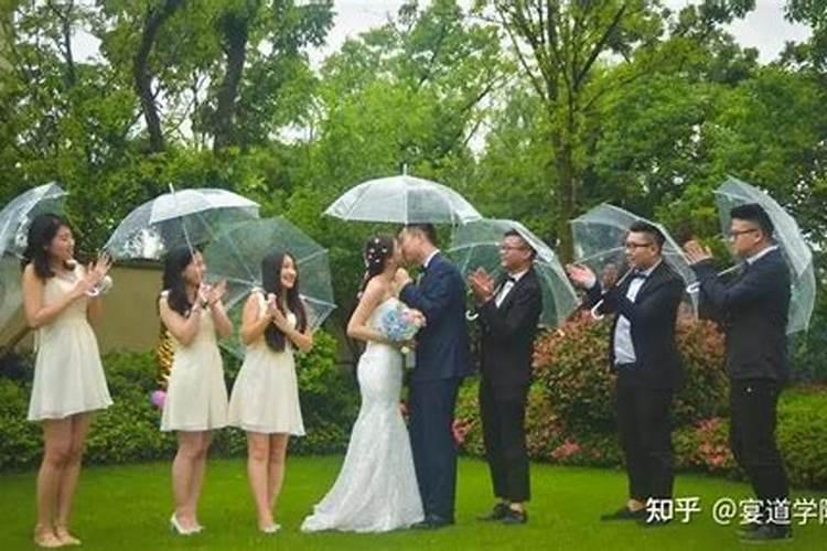 梦见妹妹结婚下大雨什么预兆