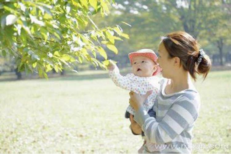 梦见背着别人的小孩儿什么意思