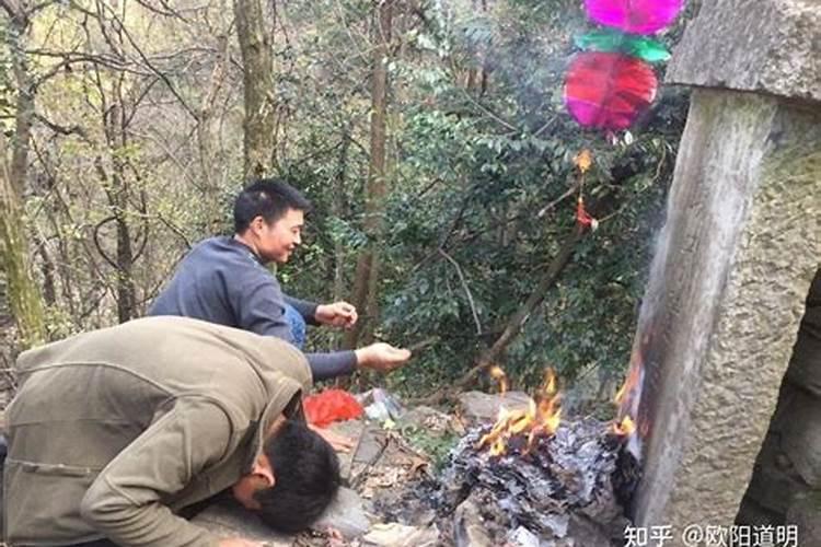 正月初一要去山里祭祖先