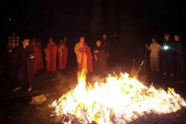 梦见熟悉的女人和我睡在一起什么意思呀周公解梦