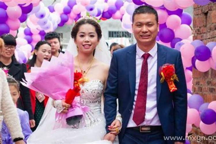 梦见表弟结婚背媳妇什么意思周公解梦