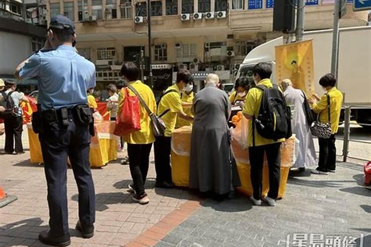 梦到死去的爷爷在家里走来走去