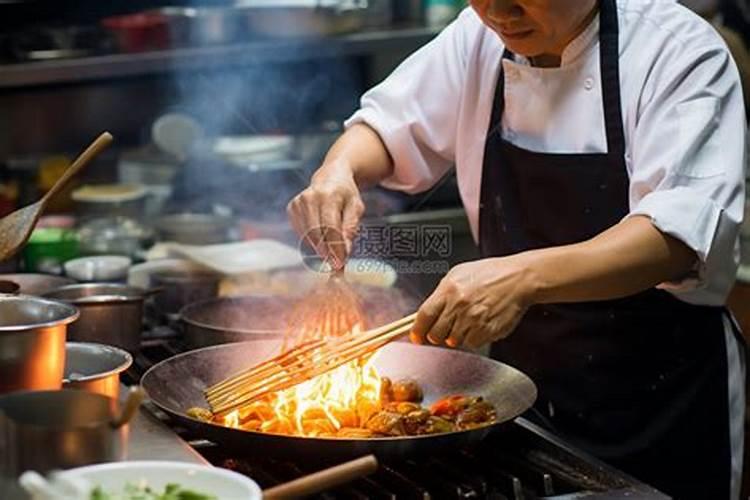 梦见在老宅做饭吃饭啥意思