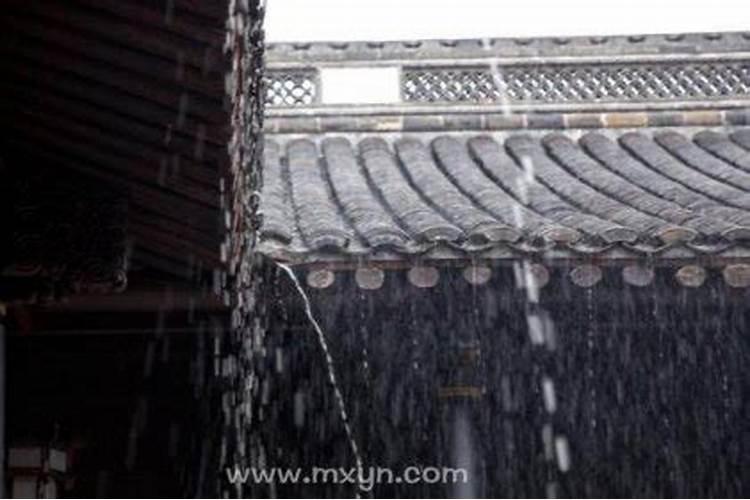 梦见下雨老房子漏雨什么预兆