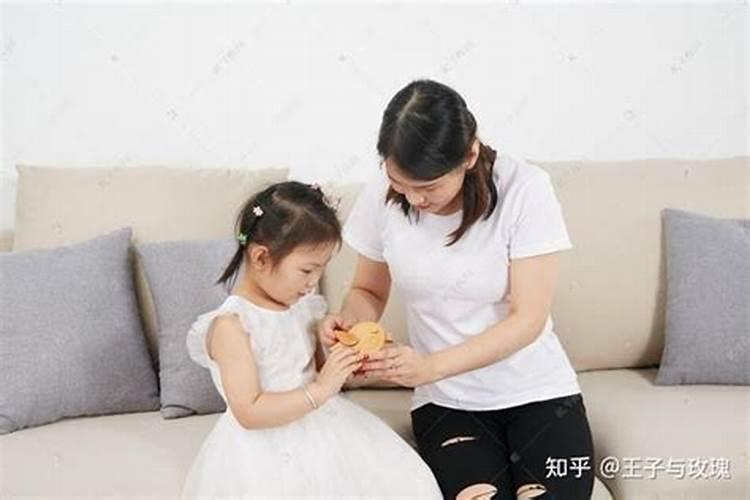 女人梦见妇女和孩子在一起玩