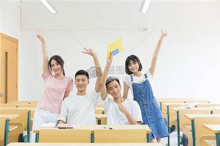 梦到学校有很多学生