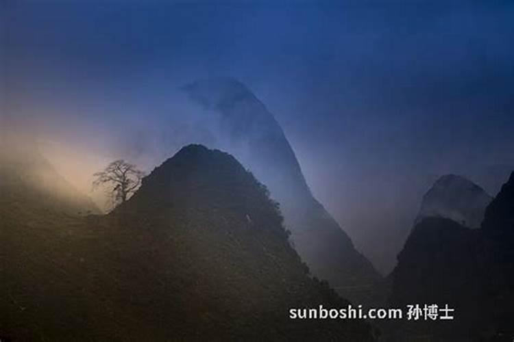 梦见爬陡峭的山见到大佛