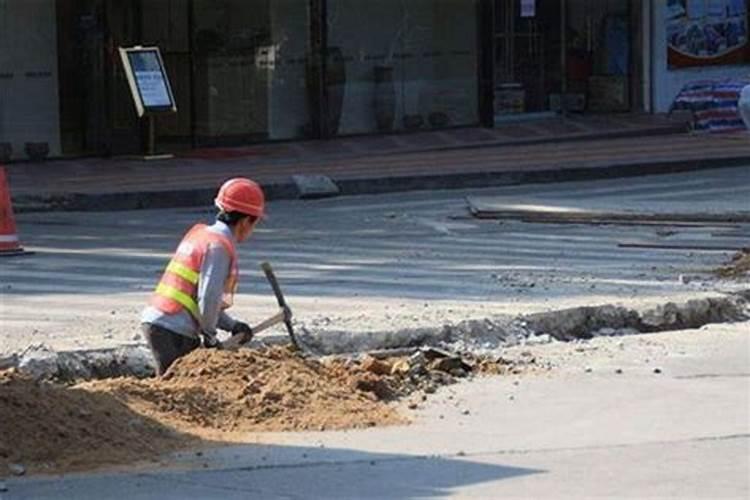 梦见邻村修路