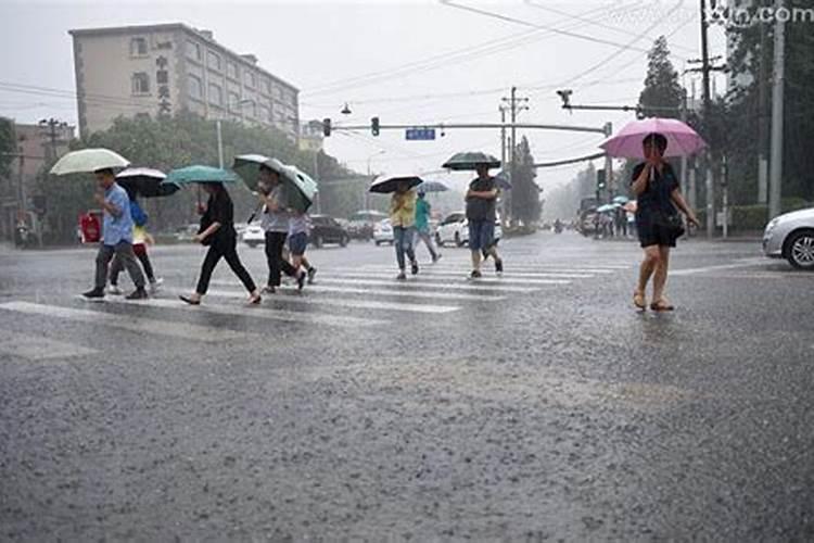 孕妇梦见天要下大雨什么预兆