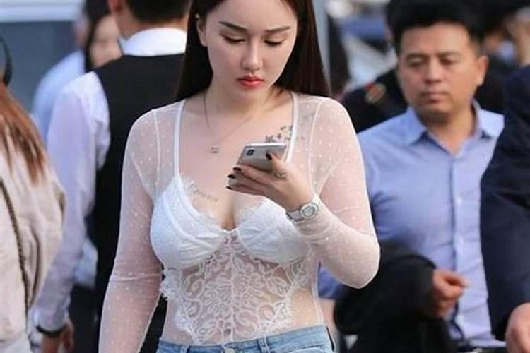 梦见别人的老婆没有穿衣服和裤