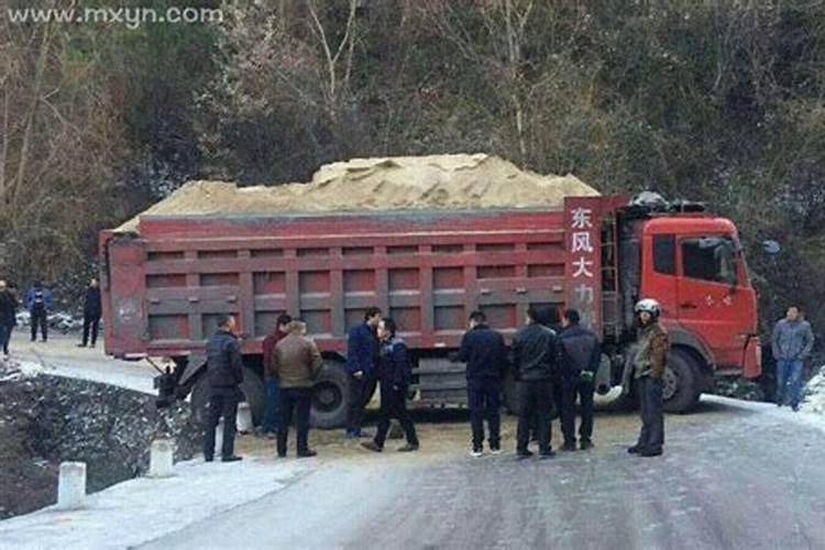 梦见堂叔出车祸死了什么意思