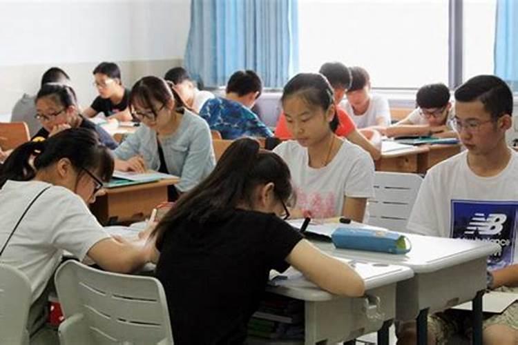 梦见学生时代换座位