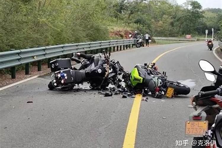 梦见别人骑摩托车发生车祸人死了什么意思