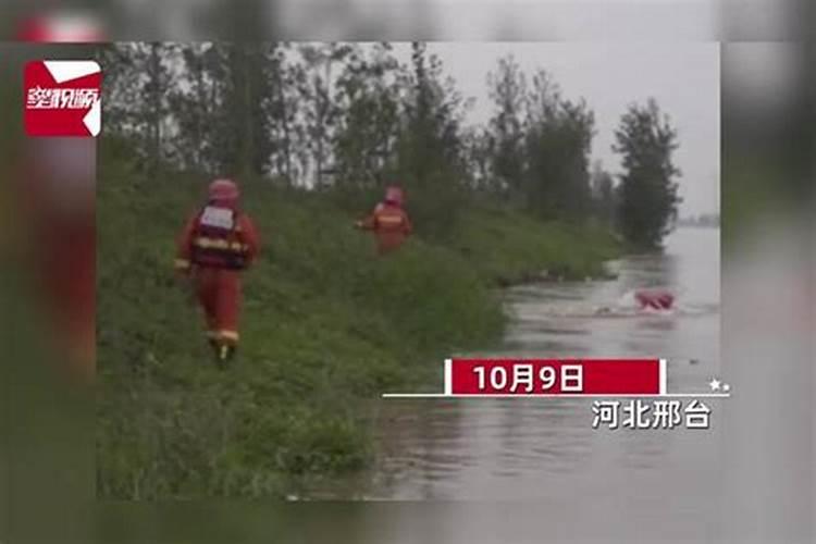 梦见大水冲坟是咋回事