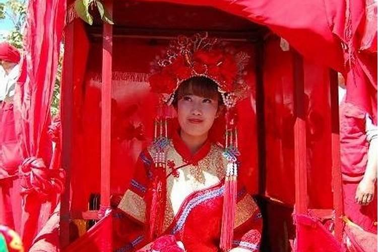 梦见别人结婚抬花轿的队伍新娘不愿意嫁什么意思