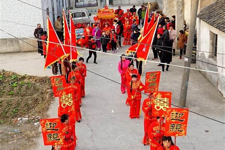 梦见别人结婚抬花轿的队伍什么意思