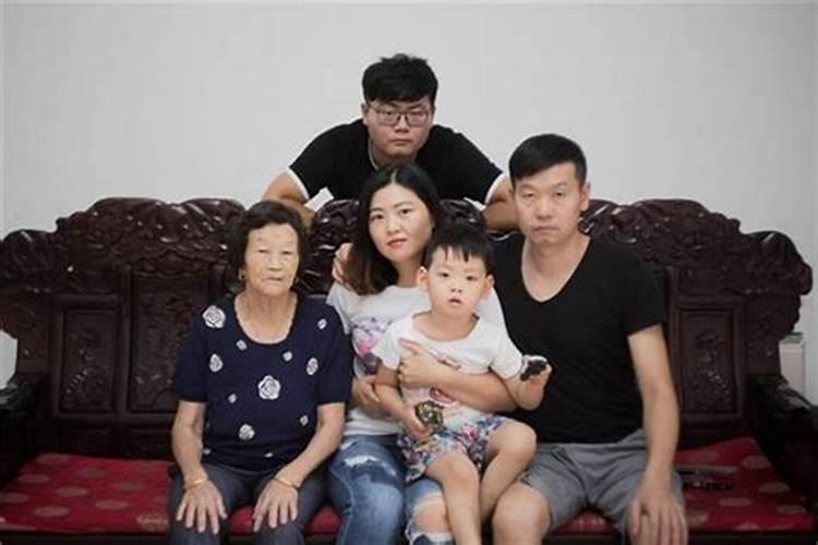 梦见孩子前夫他爹二婚过得很幸福什么意思