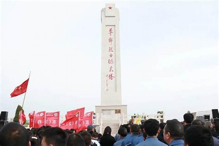 清明节祭扫革命烈士纪念碑