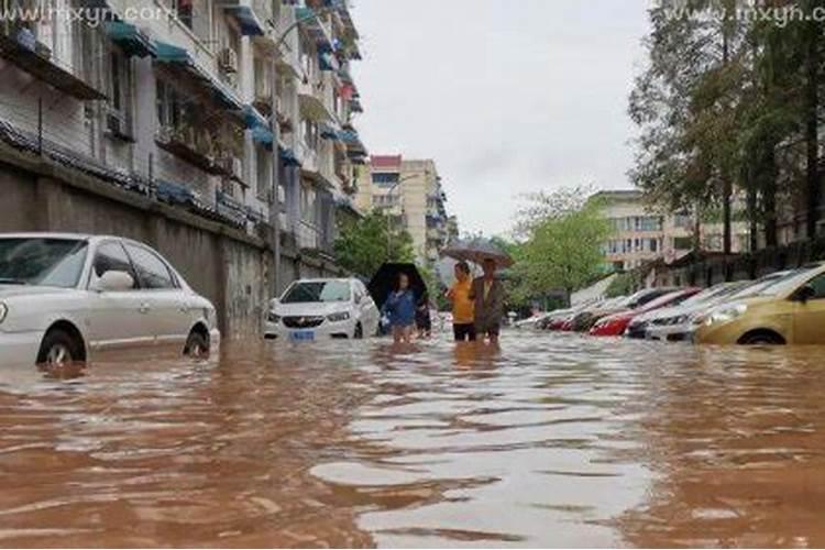 梦见被水淹什么意思