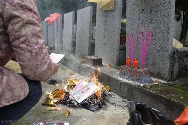 中元节哪些人不适合扫墓祭祀