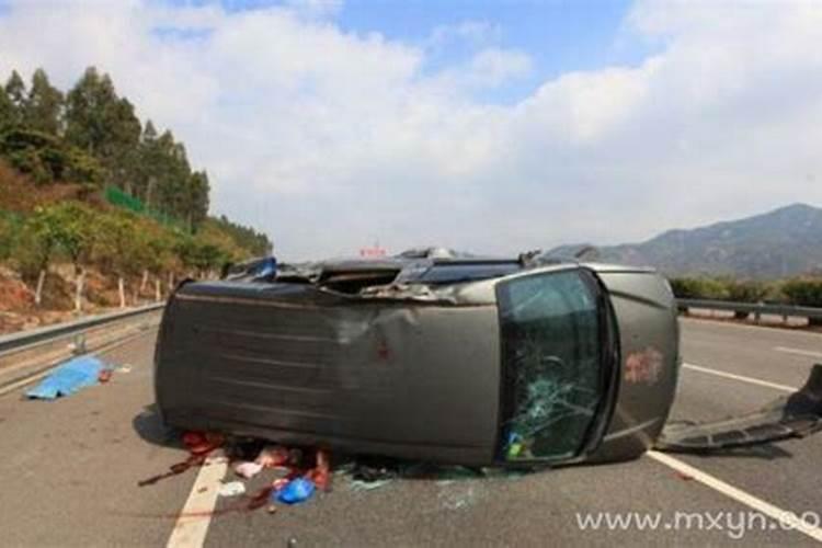 梦见车祸死人流血是什么兆头