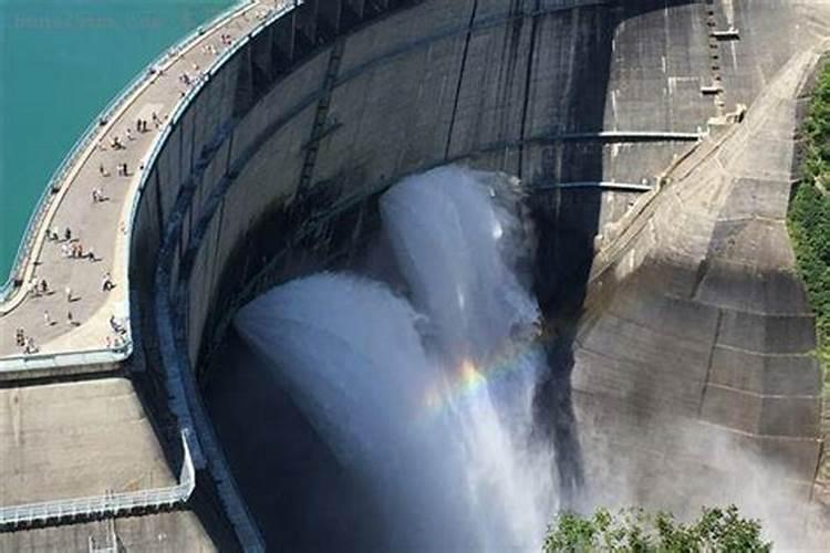 梦见水库开闸放水水很大就在我家楼下