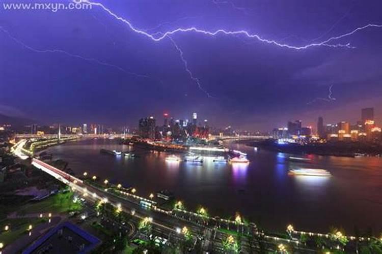 梦见大风大雨闪电