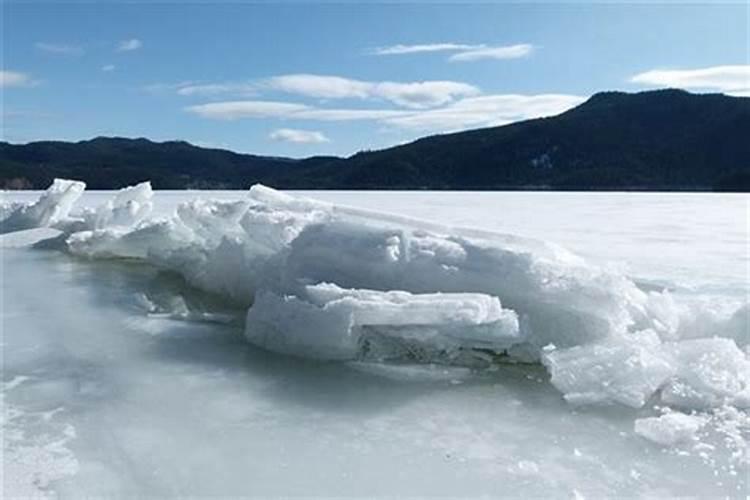 梦到水上结冰走在上面