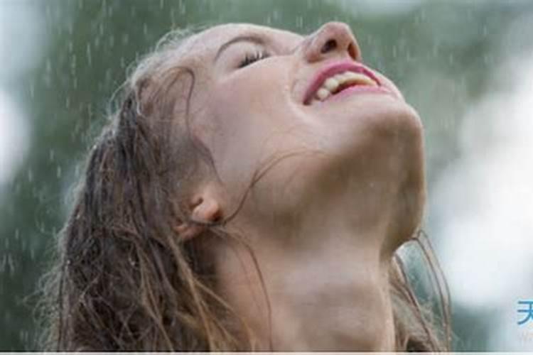 已婚女人梦到下雨自己被雨淋