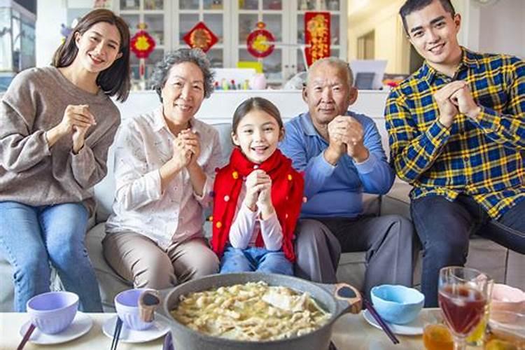 梦见过年很多人来家里拜年