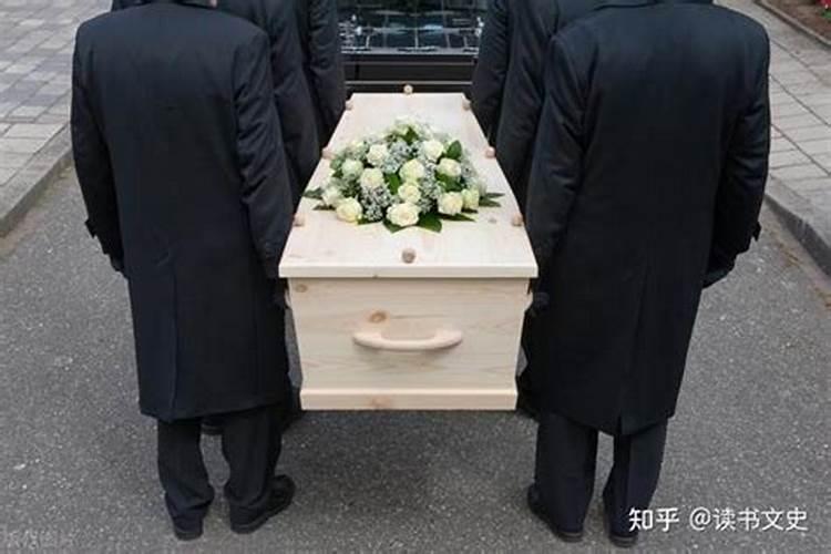 梦见奶奶死了放在棺材里面