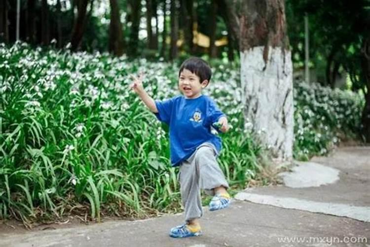 梦见与小男孩玩是什么意思