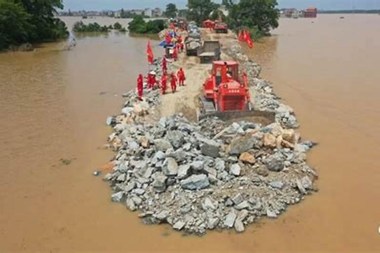 梦见洪水堵住了去路不通