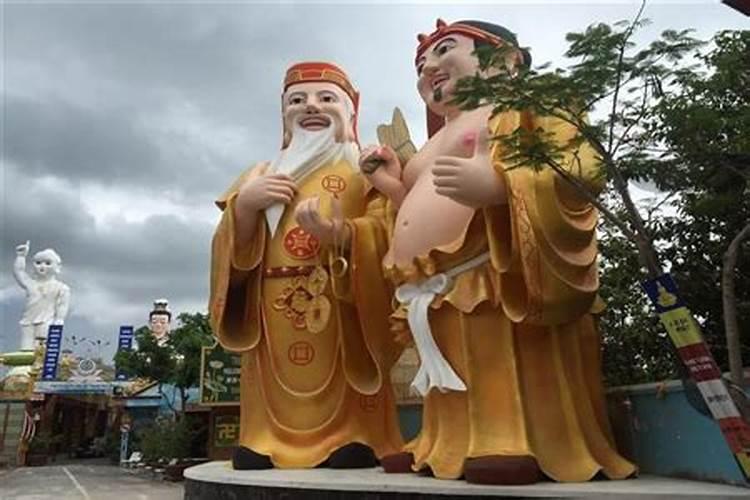 广东风俗门口土地财神