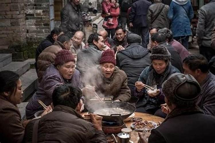 晚上做梦梦见吃饭好不好