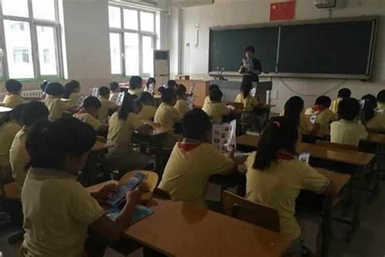 梦见我在学校上课是什么意思